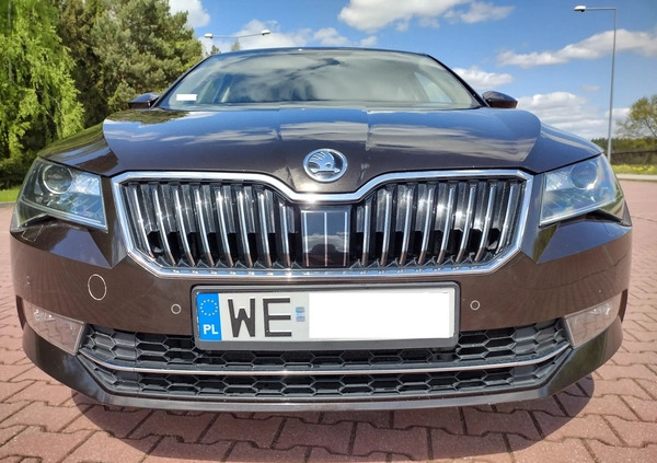 Skoda Superb cena 96500 przebieg: 88000, rok produkcji 2017 z Warszawa małe 781